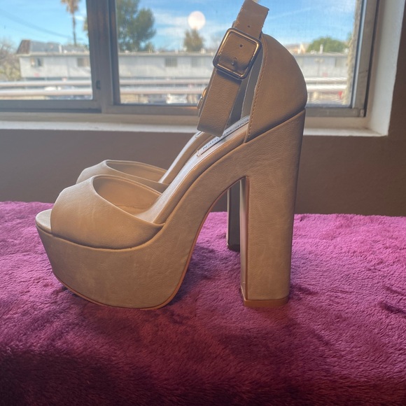 Heels - Picture 6 of 6